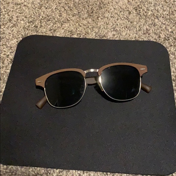 American Eagle Sunglasses - Picture 2 of 2